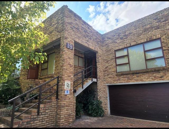 4 BEDROOM HOUSE FOR SALE IN PANORAMA